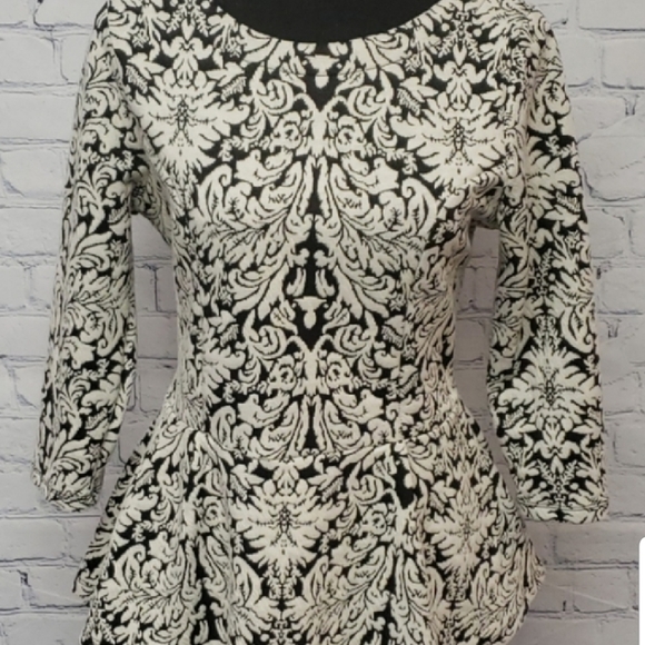 bobeau Tops - 🎀Bobeau Peplum black/top size Medium